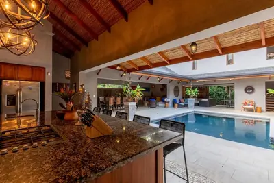 Image de Luxueux 4\/4. 5 Accueil \/ Section K \/ Promenade à la plage \/ Chef \/ 2 maîtres \/ Privé