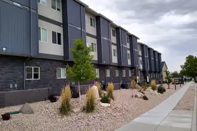 Image de Grand Appartement de 10 Chambres et 10 Salles de Bains, Tout Neuf, Juste à Côté de Suu