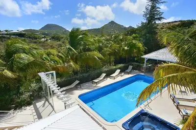 Piscine, Terrasse et Jacuzzi, Restaurants Alfresco, Systèmes de divertissement, Wifi gratuit