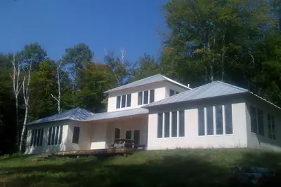 Image de Dramatic Mountain Ridge house 3 miles from village green