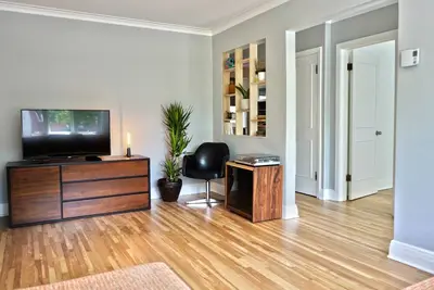 Image de Rosemont: Sympatique logement à 2 pas du Parc Molson!
