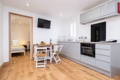 Saule pleureur - Three Tuns Apartments, Pettistree