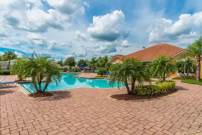 Image de GetEscapade Disney à petit budget✦ Maison adaptée aux enfants avec piscine privée