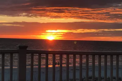 Image de Condo spectaculaire Oceanfront sur les sables de Treasure Island