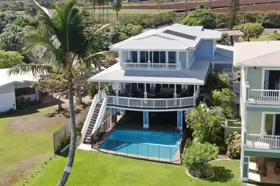 Image de Nouvelle maison en bord de mer avec piscine, couchers de soleil parfaits et observation des baleines