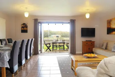 Image de Hay Fields, Tilmangate Farm