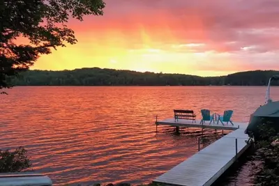 Image de Emplacement! Superbe maison du lac Northwoods; faites des souvenirs de vacances en famille ici!