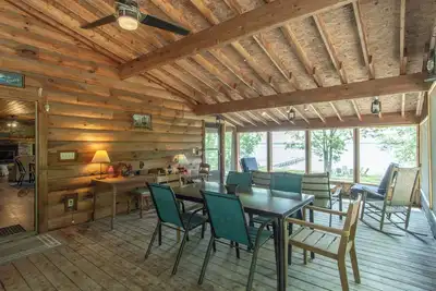 Image de Superbe cabine de 3 chambres avec vue spectaculaire sur le lac!