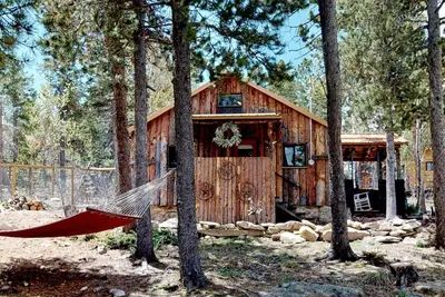 Image de \"Cabane de friture\" Wondervu (Golden) près du Eldora Ski & Gross Reservoir; Cheminée, Kayaks