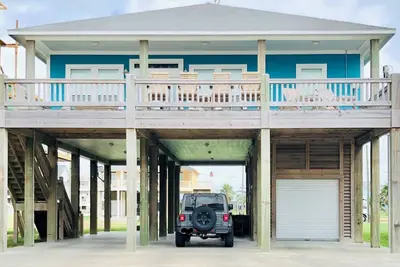 Image de Shark Shack est une maison de 3ème rangée neuve et joliment décorée à Holiday Beach!