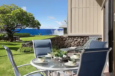 Image de Vues incroyables sur le jardin et l'océan avec une disposition ouverte!