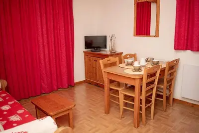 Image de Wifi, 2ème étage, piscine, balcon, télévision, casier à ski, 25m², Puy-Saint-Vincent