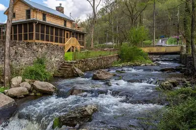 Image de Roaring Fork Stream / 1 Mile jusqu'à DwTn Gatlinburg