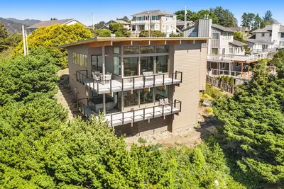 Image de Nouvelle maison w / vue sur l'océan inégalée et bain à remous privé - chiens bienvenus!