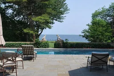Image de Maison En Bord De Mer Avec Plage PRIVÉE Sur La Baie. Tarif SPÉCIAL Mi-Semaine