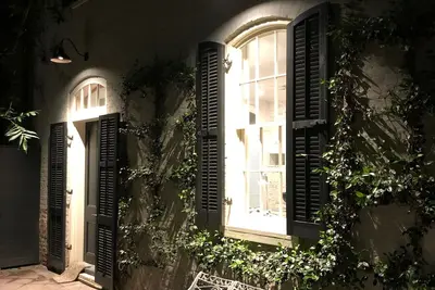 Image de Maison de transport exquise en 1859, maison historique du Lower Garden District