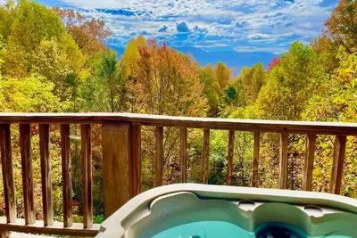 Image de Vues étonnantes Gsmnp / 3. 5 milles 2 DwTn Gat / Hot Tub
