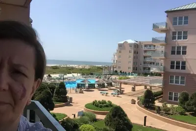 Image de Seapointe Village Oceanfront Bldg - Vue exceptionnelle sur l'océan et la piscine principale - Wifi gratuit