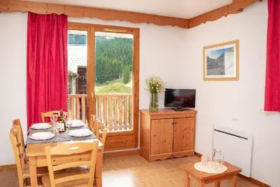 Image de Wifi, Rez-de-chaussée, piscine, balcon, télévision, casier à ski, 39m², Puy-Saint-Vincent