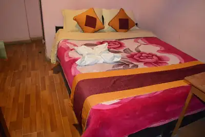 Image de Chambre avec salle de bain privée, douche chaude et Wifi gratuit 24h \/ 24