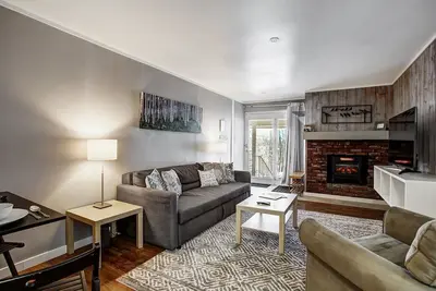 Image de Nouvelle Liste - Main Street Location! La gondole est à quelques pas! Parfait toute l'année!