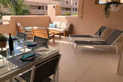 Image de New! ! ! Appartement de standing, terrasse 32 m2 au soleil, vue piscine.