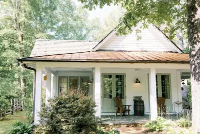 Image de \"The Joy House\" Luxury, designer décoré, construit sur mesure - minutes pour Clayton!