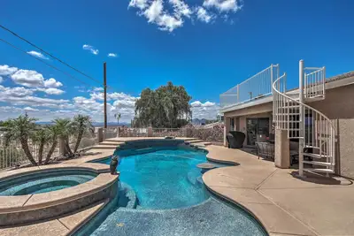 Image de Nouveau! Maison avec balcon sur le toit - 4. 4 au lac Havasu!