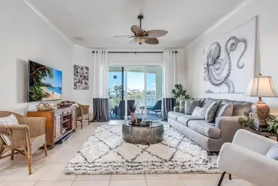 Image de Nouvelle offre de Cinnamon Beach Vacations - Unité 1124! ! Des pas pour le surf!