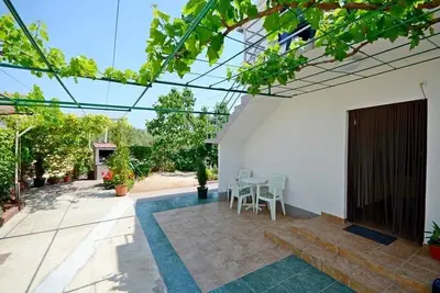Image de Appartement de deux chambres avec la terrasse Rogoznica (A-17318-a)