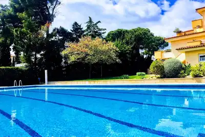 Image de À part rénové avec accès direct jardin, piscine, tennis 300 m plage, L'Escala