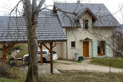 Image de Villa au calme et lumineuse entourée d'un grand terrain arboré de 1050m2