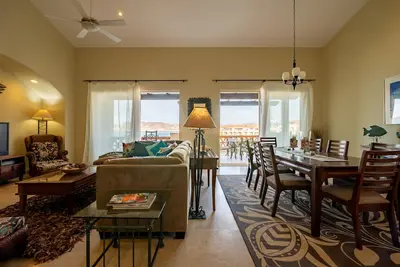 Image de Oceanview Penthouse E501 au «Paradis de la mer»