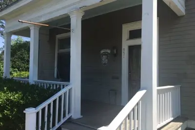 Image de Midtown Classic: une maison spacieuse pour votre visite