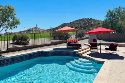 Image de Belle maison du désert adossée au 10ème trou du club de golf Johnson Ranch