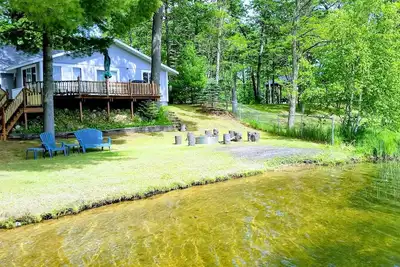 Image de Cottage Lakefront / Lk. George, Mi / Famille- Convivial