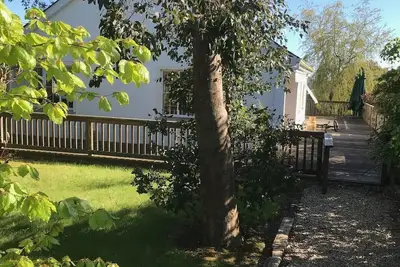 Image de Maison individuelle avec grande terrasse et jardin pouvant accueillir quatre adultes et un enfant