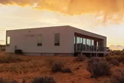 Image de Maison moderne avec vue sur le lac Powell