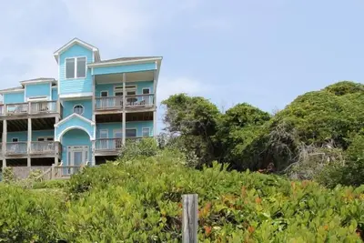 Image de Semi-Oceanfront, piscine privée, bain à remous, ascenseur, salle de jeux
