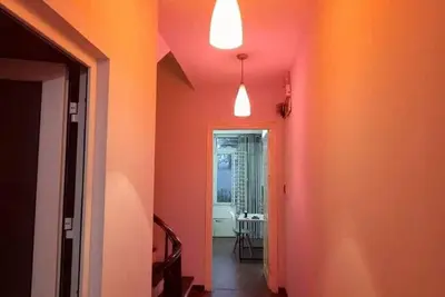 Image de Maison Mirr 1 | Chambre 4a | Belle grande salle de fenêtre