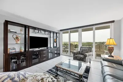 Image de Demandez 2019 RÉDUITS, Balcons dans toutes les chambres, Accès à la plage, Piscine, Dock