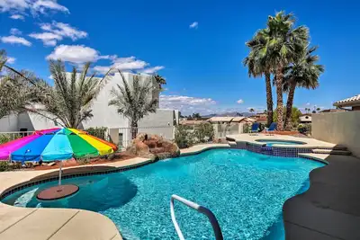 Image de Nouveau! Maison de luxe avec piscine et spa 3 Mi au lac Havasu