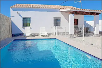 Image de Villa neuve avec piscine privée