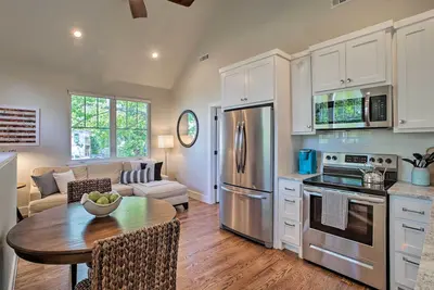 Image de Nouveau-Bentonville Carriage Home-Walk to Downtown!