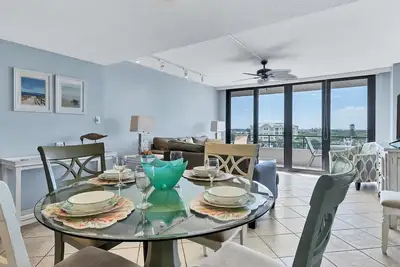 Image de Demandez 2019 De Rabais, Accès à la plage, piscine, gymnase, quais pour bateaux, a tout!