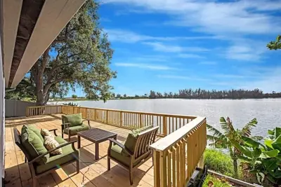 Image de Lake house home 3\/1 super endroit pour se détendre et profiter du sud de la Floride