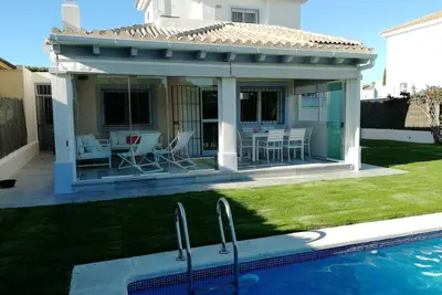 Vistahermosa c piscine à côté de P Sherry et de la plage