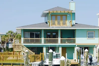 Image de Leport Resort. . . Une Grande Maison Et Un Emplacement Pour Vos Vacances Soleil!