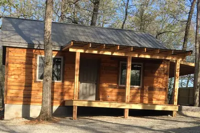 Image de Fall Creek Cabins, idéal pour les familles à 1 mile du lac Norfork, Mtn. Accueil Ar.