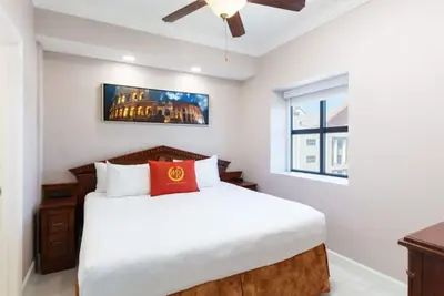 Image de Condo de luxe 2 chambres à Highrise Resort à distance de marche de l'Universal